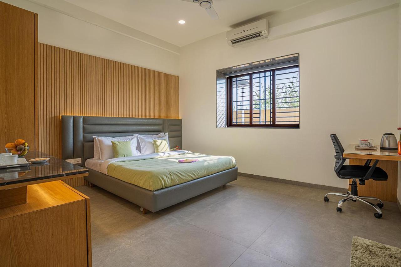 Stayvista'S Le Bon Horizon - Hillside Elegance With Chic Interiors, Poolside Serenity & Picturesque Gazebo - Proximity To Sula นาสิก ภายนอก รูปภาพ