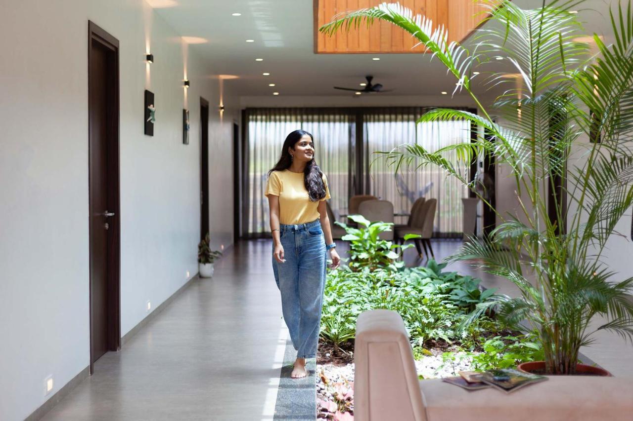 Stayvista'S Le Bon Horizon - Hillside Elegance With Chic Interiors, Poolside Serenity & Picturesque Gazebo - Proximity To Sula นาสิก ภายนอก รูปภาพ