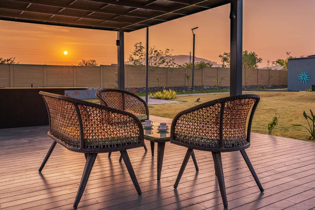 Stayvista'S Le Bon Horizon - Hillside Elegance With Chic Interiors, Poolside Serenity & Picturesque Gazebo - Proximity To Sula นาสิก ภายนอก รูปภาพ