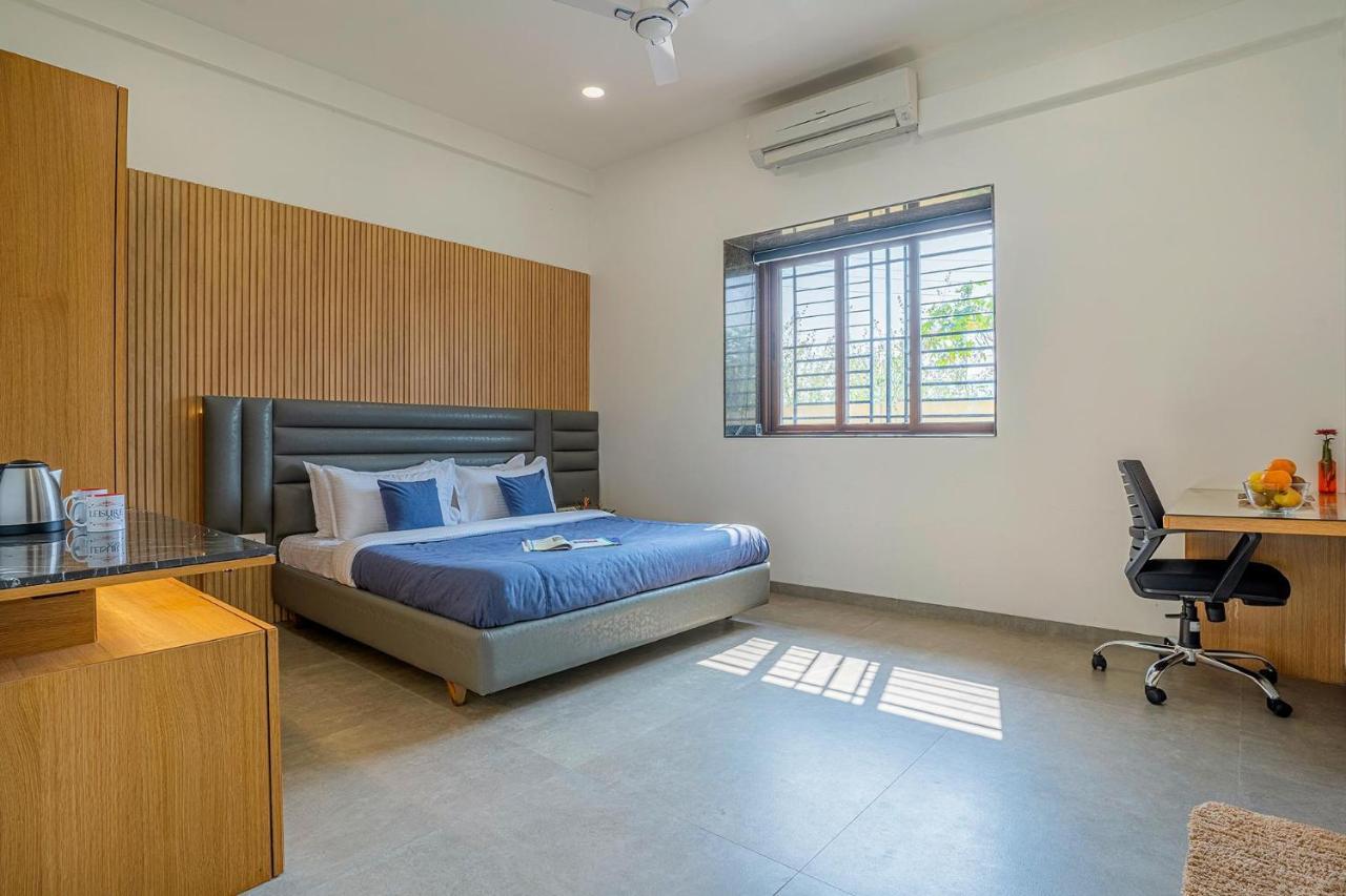 Stayvista'S Le Bon Horizon - Hillside Elegance With Chic Interiors, Poolside Serenity & Picturesque Gazebo - Proximity To Sula นาสิก ภายนอก รูปภาพ